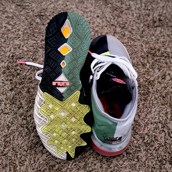 Nike Lebron 18 low Space Jam Bugs and Marvin sneakers - Picture 7 of 8